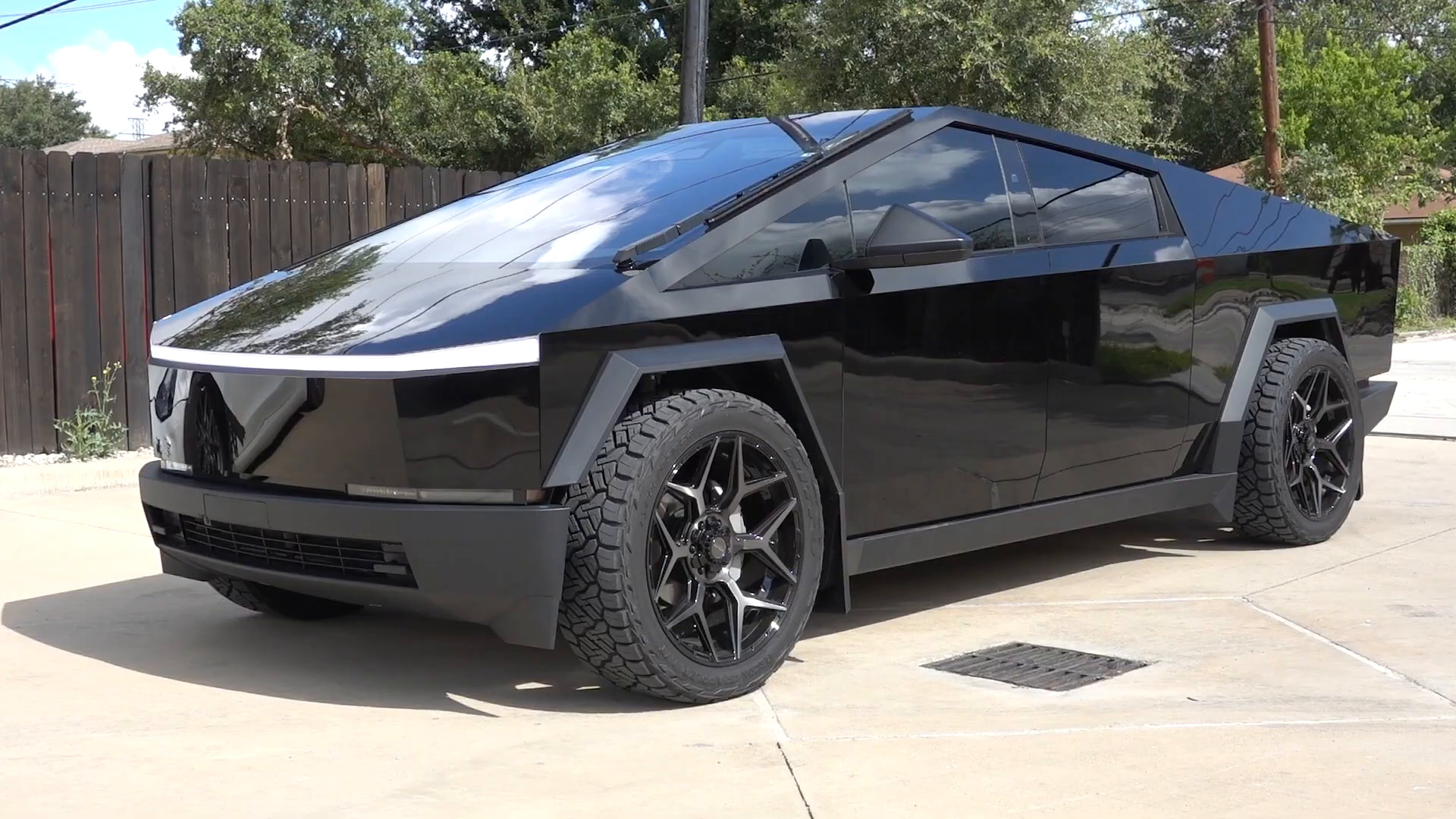 Cybertruck on 24-inch 4Play wheels